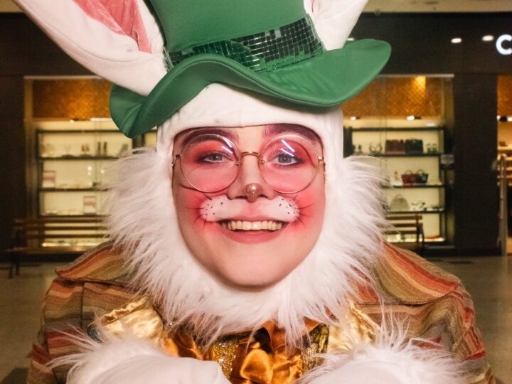 Teatro infantil e pipoca de graça animam os domingos no DF Plaza