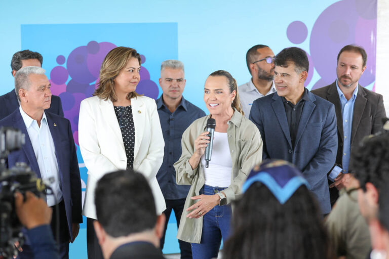 Durante a assinatura da ordem de serviço, Celina Leão destacou que o investimento reforça a política de valorização dos profissionais da segurança pública | Foto: Renato Alves/Agência Brasília