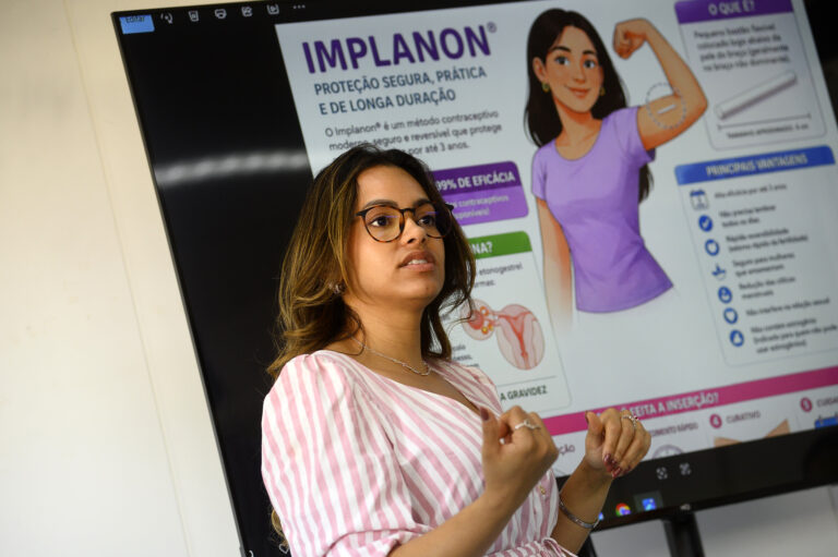 Louise Soares, enfermeira da família da UBS 3 de Sobradinho: “O sábado é mais abrangente para muitas pessoas que trabalham no meio da semana” | Fotos: Matheus Oliveira/Agência Saúde-DF