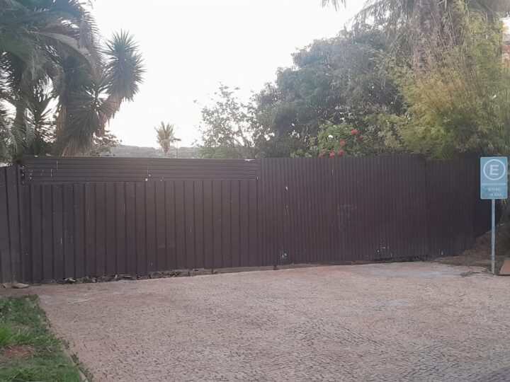 Moradores da Vila Planalto denunciam abandono e bloqueio ao Lago Paranoá