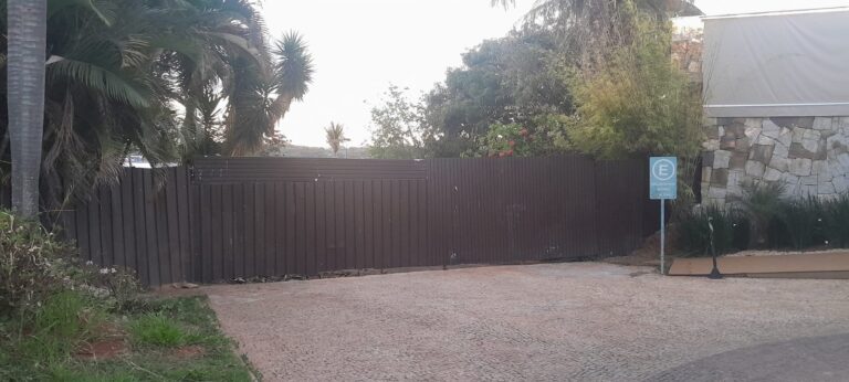 Moradores da Vila Planalto denunciam abandono e bloqueio ao Lago Paranoá
