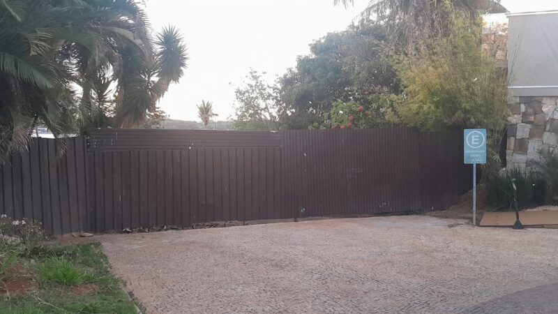 Moradores da Vila Planalto denunciam abandono e bloqueio ao Lago Paranoá