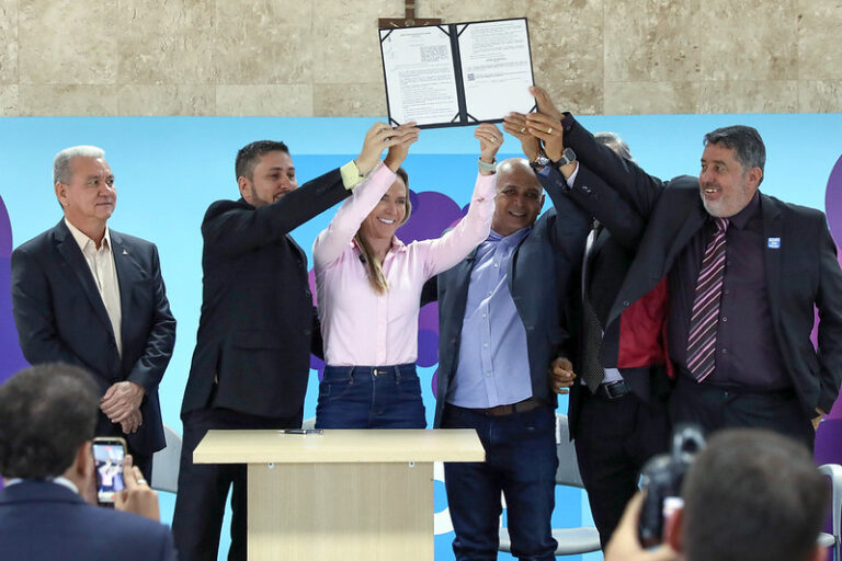 Transferência de outorga de táxi é autorizada por lei no DF