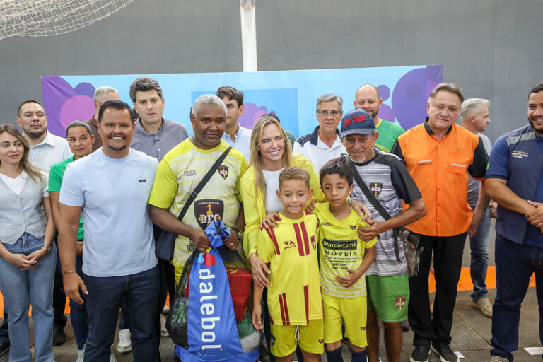 Na cerimônia de inauguração do ginásio reformado, a governadora Celina Leão já anunciou nova ampliação, desta vez do lado de fora do equipamento público | Fotos: Renato Alves/Agência Brasília