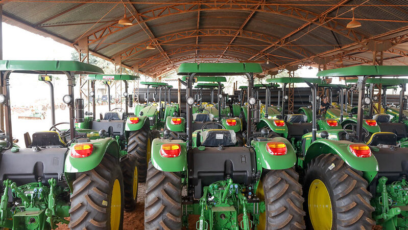 Máquinas agrícolas são entregues a produtores rurais pelo GDF