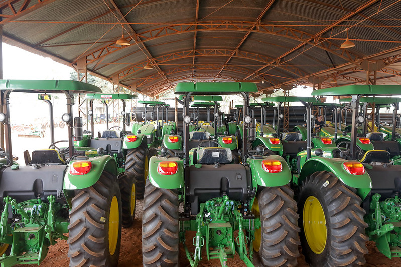Máquinas agrícolas são entregues a produtores rurais pelo GDF