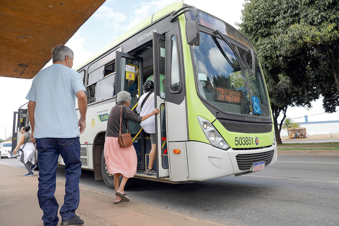 Roubos em ônibus no Distrito Federal caem 52% no início de 2025