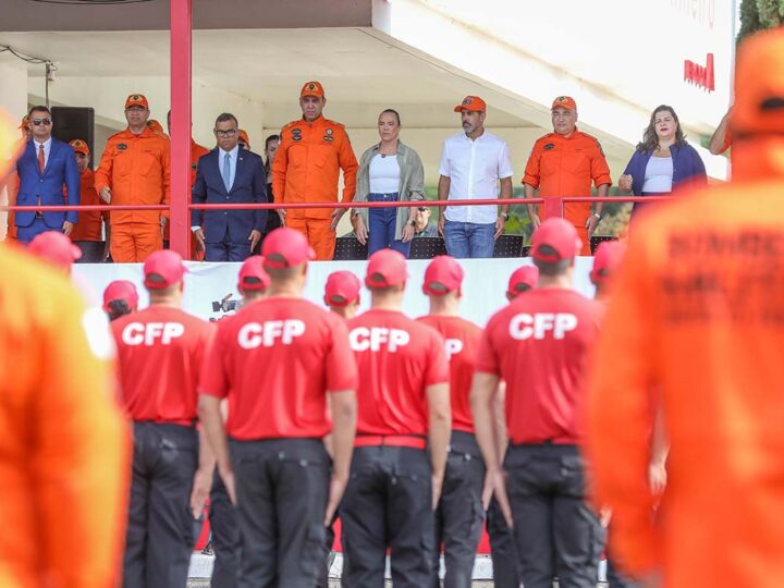 Bombeiros Militares participam de troca de uniforme em Brasília