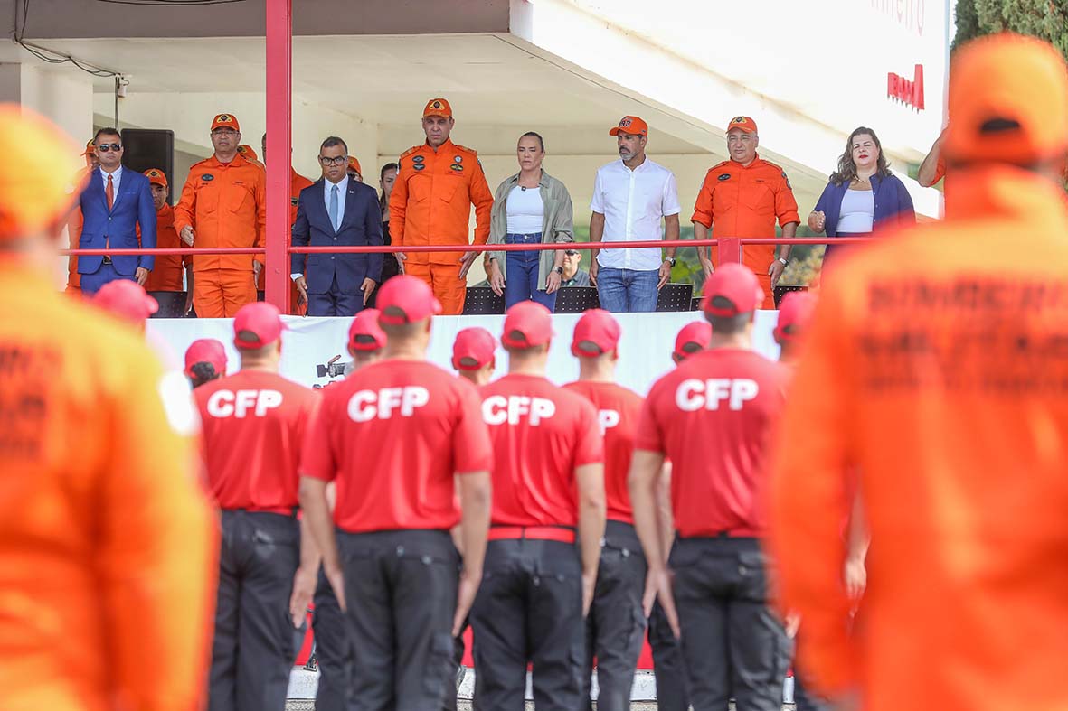 Bombeiros Militares participam de troca de uniforme em Brasília