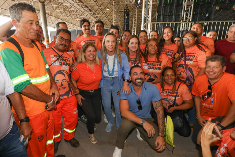Governadora Celina Leão se juntou à turma: “São profissionais muito relevantes. Temos uma das melhores coletas do Brasil, os melhores trabalhadores” | Fotos: Paulo H. Carvalho/Agência Brasília