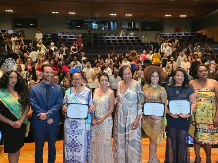 Doutora Jane homenageia mulheres de destaque em Ceilândia