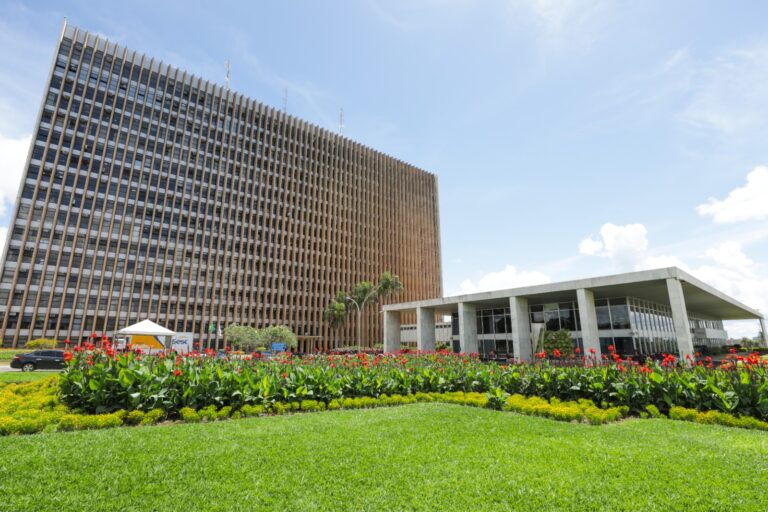 A estimativa da Secretaria de Economia é de que R$ 45,6 bilhões virão da arrecadação própria do Distrito Federal e R$ 29,5 bilhões do FCDF | Foto: Agência Brasília