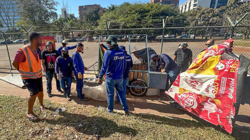 Ação de acolhimento atende população em situação de rua em Ceilândia