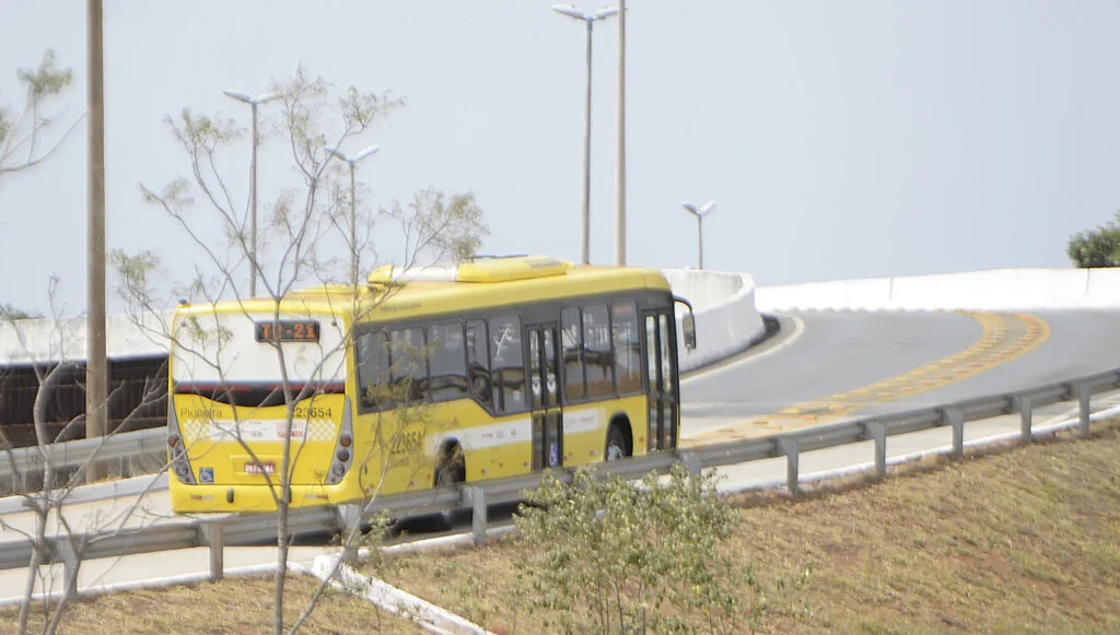 Linha de ônibus nova atende passageiros durante a Rua do Lazer