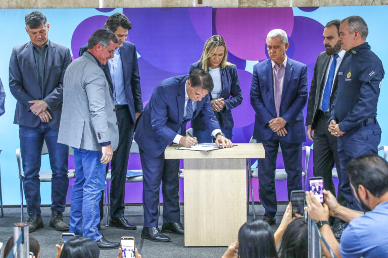 Apenas em 2025, a CEB IPes mapeou o furto de 96 quilômetros de cabos, o que gerou um prejuízo de cerca de R$ 1,9 milhão aos cofres públicos, além de comprometer a segurança de motoristas e pedestres | Foto: Paulo H. Carvalho / Agência Brasília