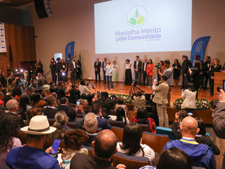Homenagem aos líderes comunitários reúne autoridades na Câmara