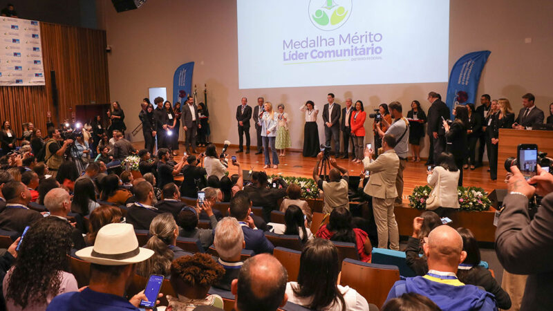 Homenagem aos líderes comunitários reúne autoridades na Câmara