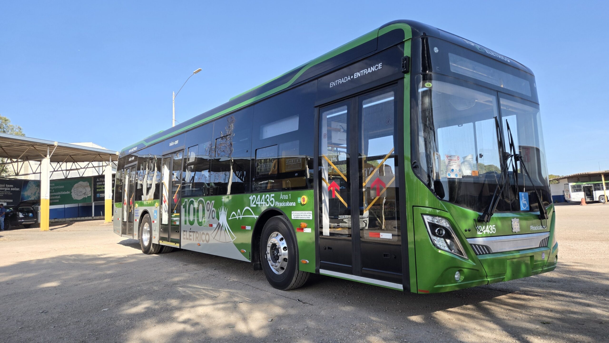 Ônibus elétricos novos começam a rodar em linhas do DF