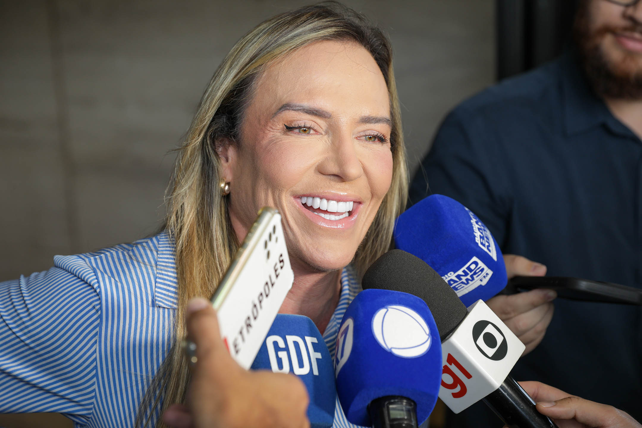 Celina Leão recebe alta médica após internação na capital