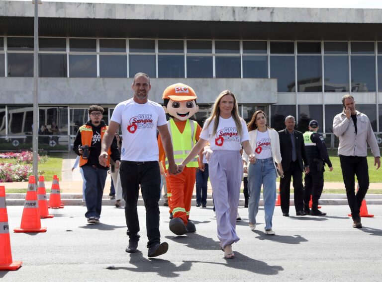 O primeiro-cavalheiro Fabrício Faleiro contou que a família sempre doou sangue e ressaltou a importância de a população manter esse hábito regularmente | Fotos: Lúcio Bernardo Jr./Agência Brasília