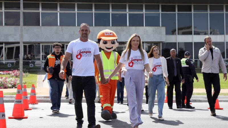 Doação de sangue ganha reforço em ação na Praça do Buriti