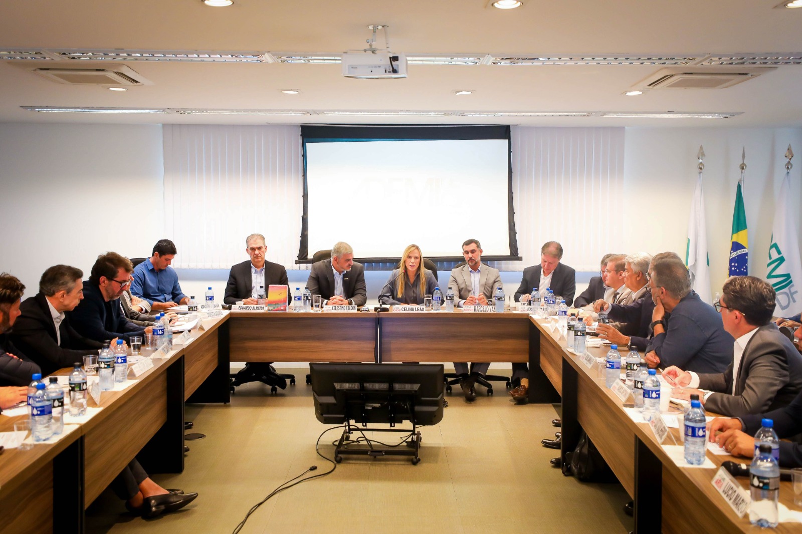 Celina Leão discute habitação e regularização com setor imobiliário