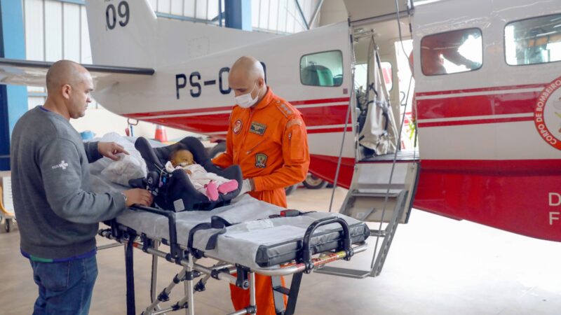 Corpo de Bombeiros do DF faz transporte aéreo de bebê para cirurgia