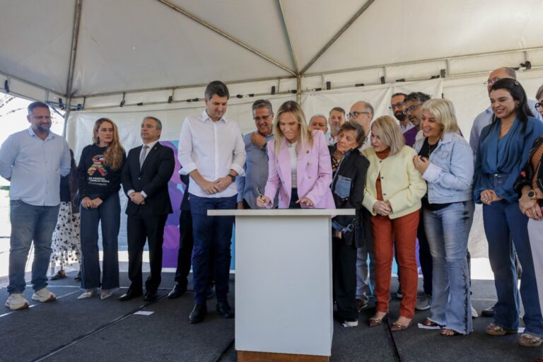 A governadora Celina Leão assinou, na manhã desta sexta-feira (26), a ordem de serviço de lançamento do edital de licitação para a construção da área, com investimento previsto de R$ 36,9 milhões | Fotos: Matheus Borges / Agência Brasília