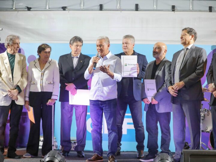 Contratos de concessão são entregues a quatro clubes tradicionais