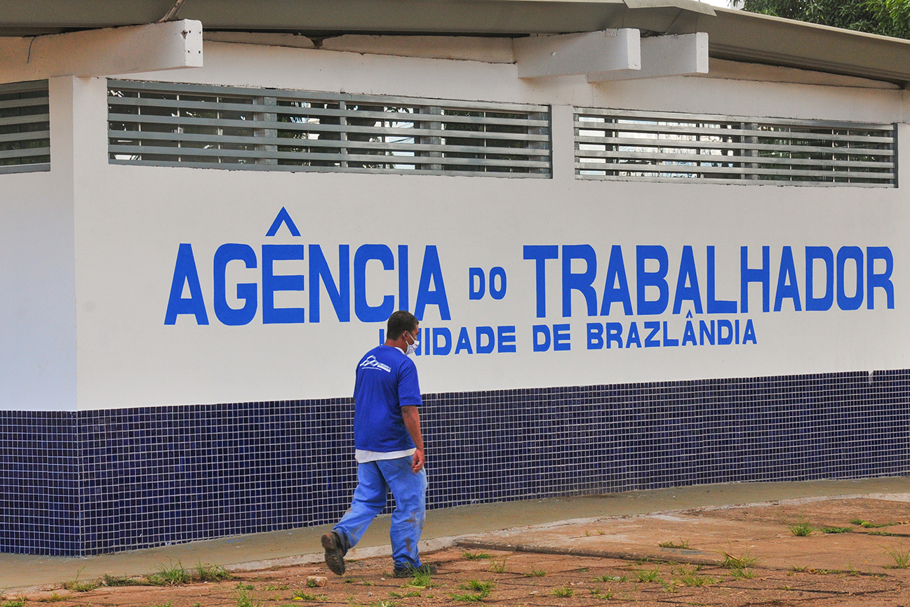 Agências do trabalhador oferecem 792 vagas de emprego