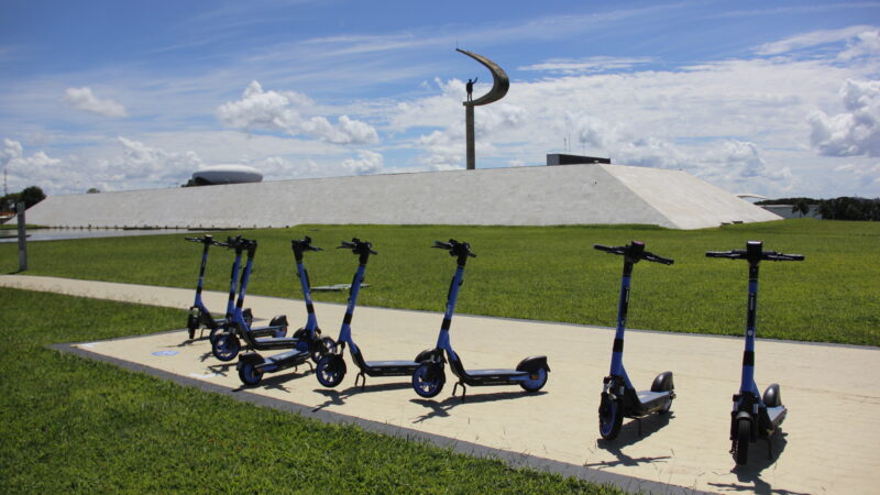 Patinetes elétricos terão treinamento prático gratuito no parque