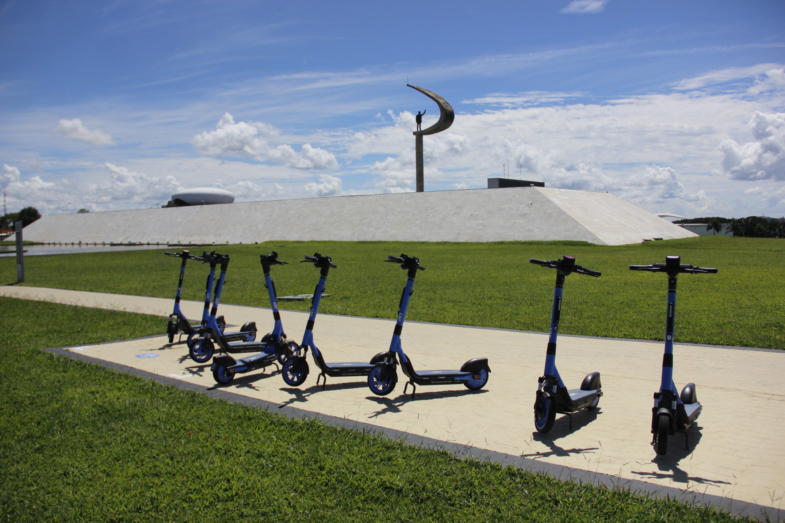 Patinetes elétricos terão treinamento prático gratuito no parque