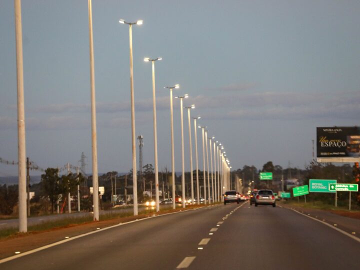 Novas lâmpadas de LED vão clarear ruas de São Sebastião