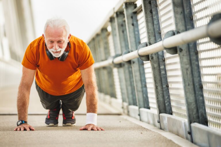 Prática de exercícios previne a osteoporose e protege os ossos