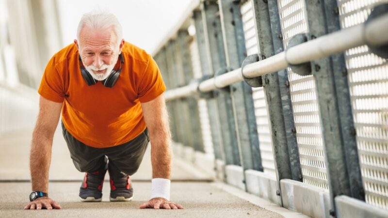 Prática de exercícios previne a osteoporose e protege os ossos