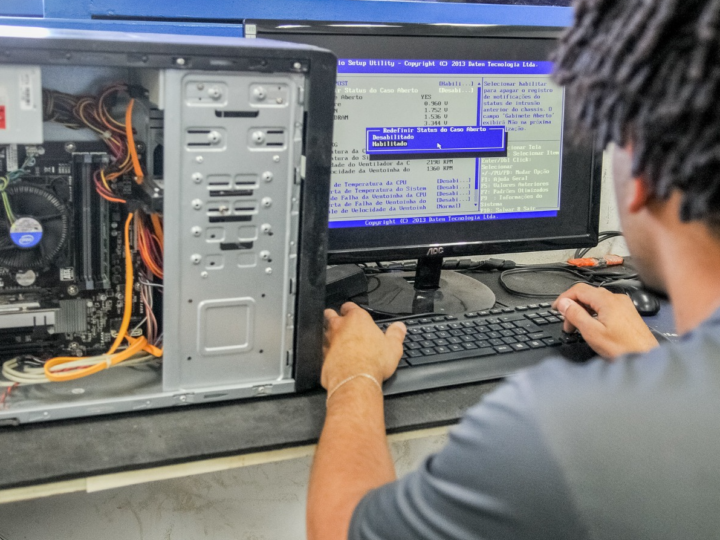 Cursos de tecnologia gratuitos têm vagas em Ceilândia e Santa Maria