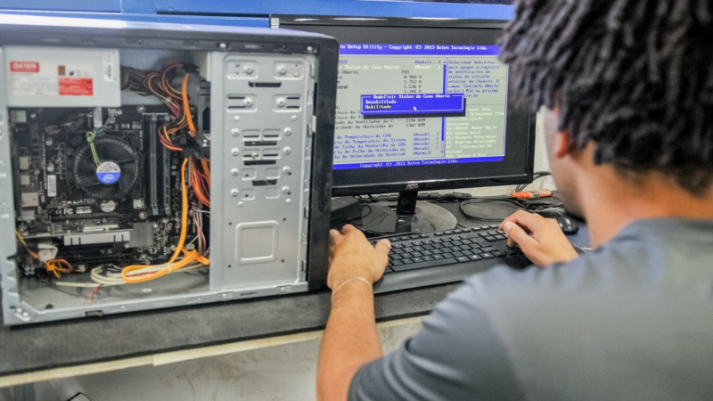Cursos de tecnologia gratuitos têm vagas em Ceilândia e Santa Maria