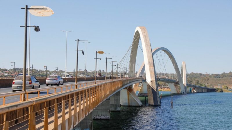 Ponte JK tem velocidade máxima reduzida para 60 km/h