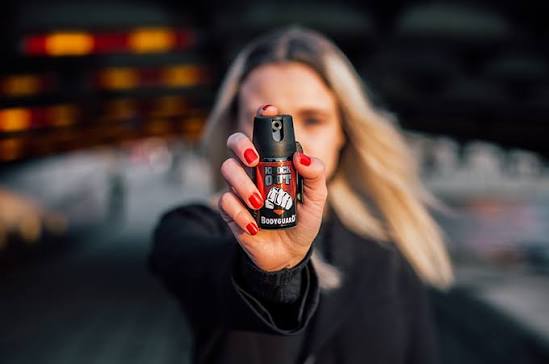 Defesa pessoal da mulher tem venda de spray de pimenta liberada