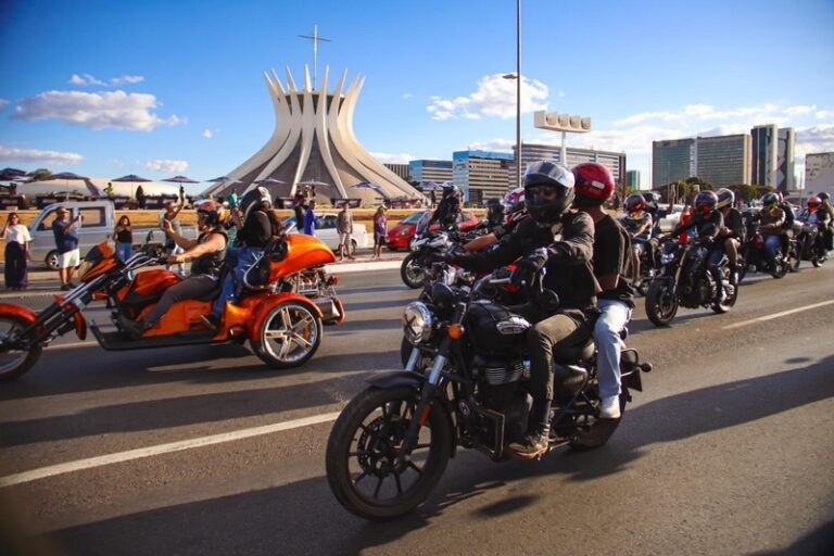 Capital Moto Week reúne milhares em Brasília neste sábado