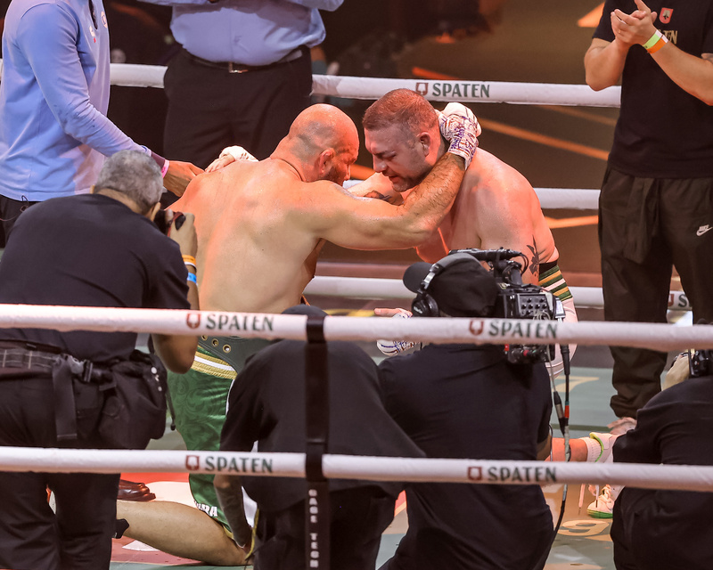 Glover Teixeira domina Shogun no ringue do Pacaembu