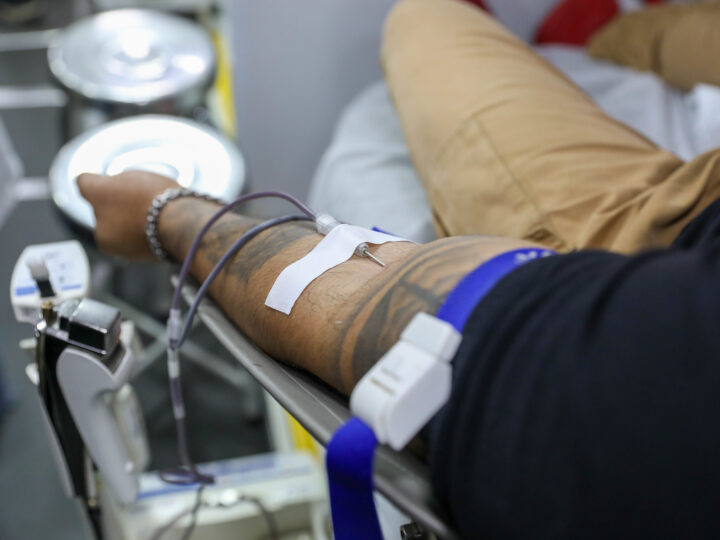 Praça do Relógio recebe ônibus de doação de sangue