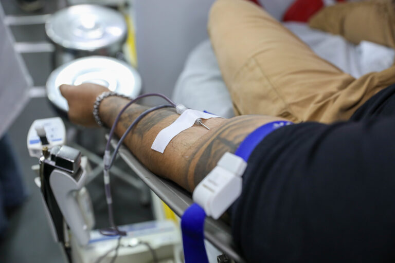 Praça do Relógio recebe ônibus de doação de sangue
