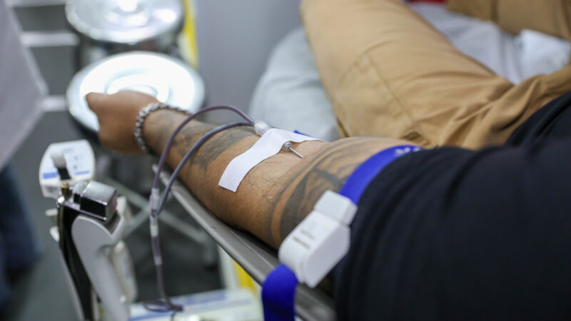 Praça do Relógio recebe ônibus de doação de sangue
