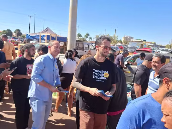 Ricardo Cappelli inicia campanha com missa e caminhada na Samambaia