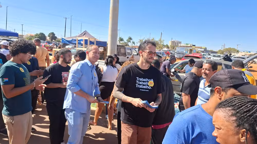 Ricardo Cappelli inicia campanha com missa e caminhada na Samambaia