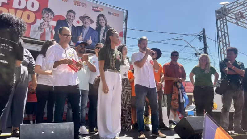 Leandro Grass faz comício e visita jogo do Gama no primeiro dia
