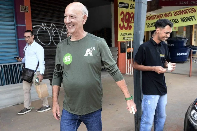 Arruda critica gestão do DF e afirma que não falta dinheiro