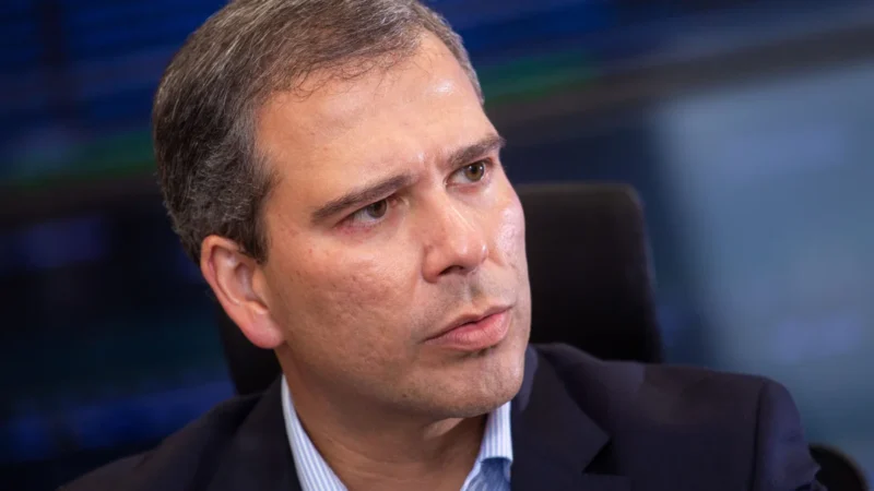 Caso Master faz TCDF bloquear bens do ex-presidente do BRB