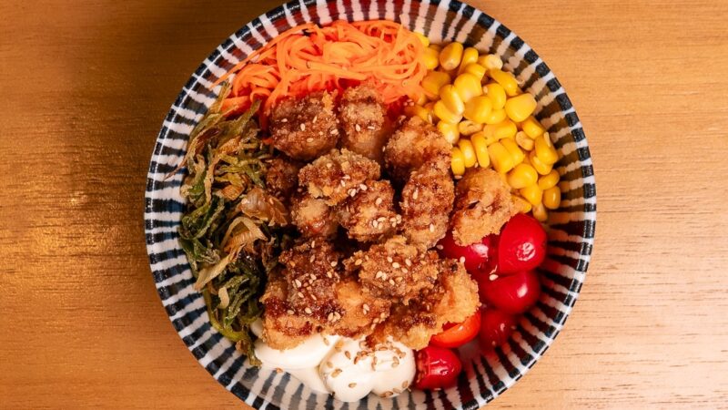 Donburi aposta em pokes e ceviches para a primavera em Brasília